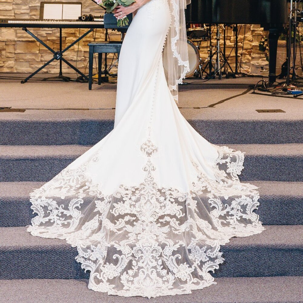 ANNA GRACE Elegant Luxurious Crepe Fabric Lace Designer Wedding Gown Size 4 - Picture 2 of 13